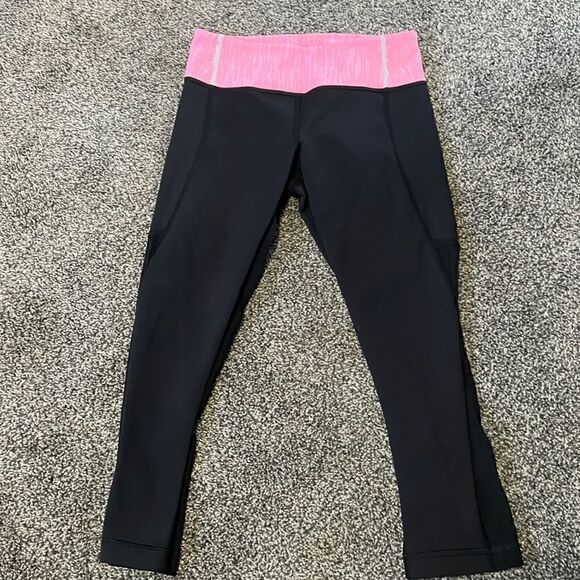 Black + Pink Size 4 Lululemon Mesh Crops - Picture 1 of 5